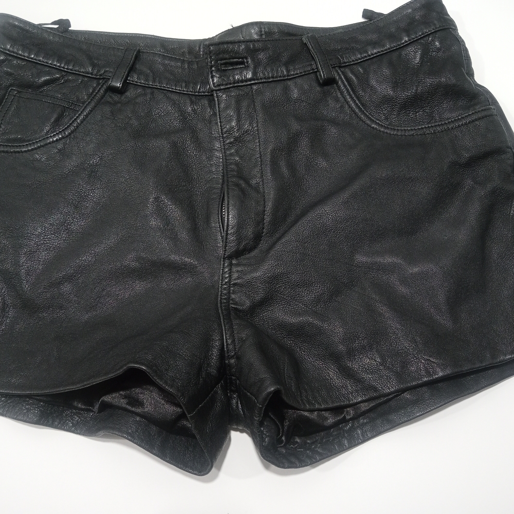 100% leather Black shorts
